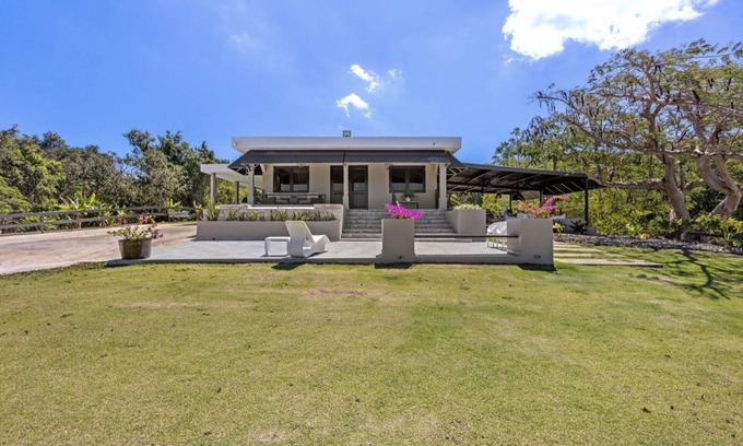 Tierras Nuevas Poniente Casa | Private Hill surrounded by natural mountains, neighbored to secluded beaches.
