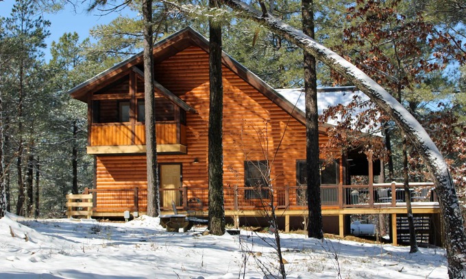 Broken Bow Cabina | Luna de miel cabina de lujo El 2 acres con aislamiento completo y bañera profunda