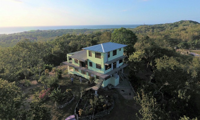 Orange Bay Casa | Villa privada en la selva en la cima de una colina