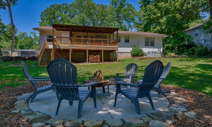 Guntersville Casa | Private Hilltop Retreat on Cozy 1+ Acres with Boat Parking