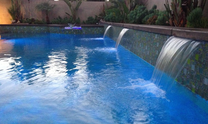 Huntington Beach Casa | PISCINA DE AGUA SALADA Y SPA INICIO / MÁS CERCA DE LAS PLAYAS- DISNEYLAND. Parrilla / Wifi gratis.