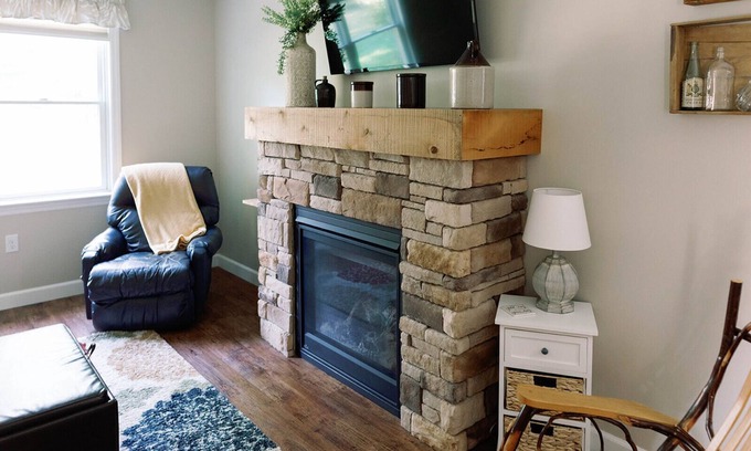 Washington Boro Casa | Private home has WIFI, Fireplace, Fire pit, Full Kitchen, 4 mile from Lancaster!