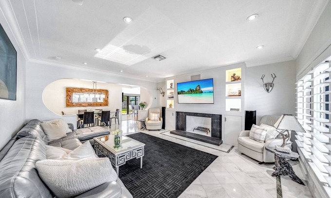 Coral Ridge Casa | Private Home! Large Backyard+Close 2 Beach+ Shops!