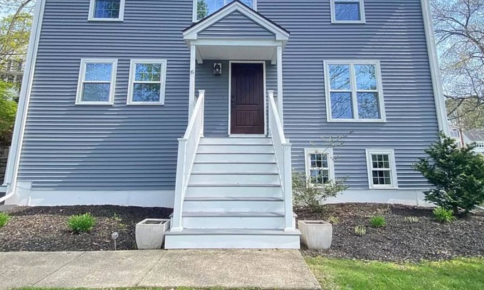 Woburn Casa | Private home near amazing downtown Woburn! Sleeps 9