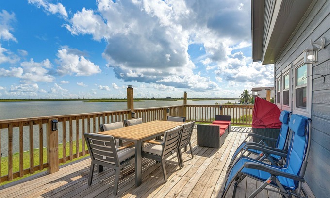Hitchcock Casa | Private Home on Lagoon w/Views in Hitchcock!