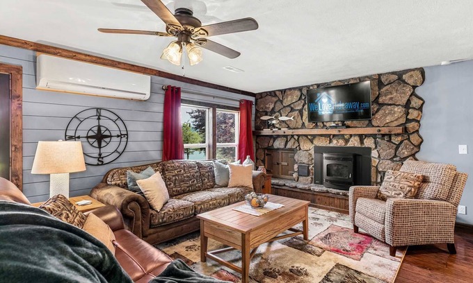 Jenkins Casa | Private Home - Open Juy 5 - Free Slip! Bring Your Boat, Pool, and Amazing Views