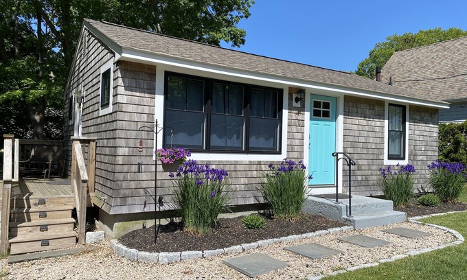 Narragansett Casa | Private home, short walk to Harbour Island beach! Central A/C, family friendly!