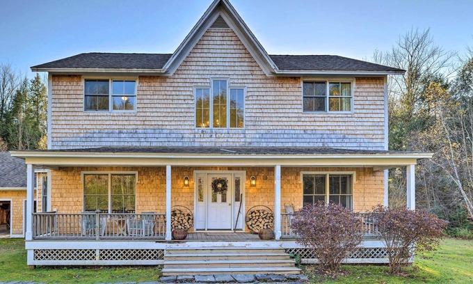 Montgomery Center Casa | Private Home w/ Hot Tub Near Jay Peak Slopes