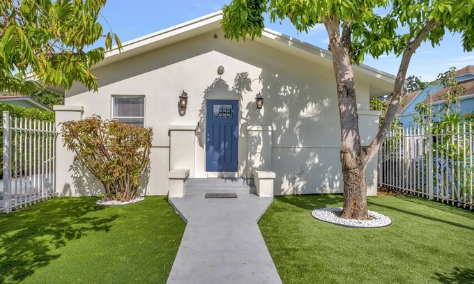 Buena Vista Casa | Private Home w/ Pool - Steps from The Design District