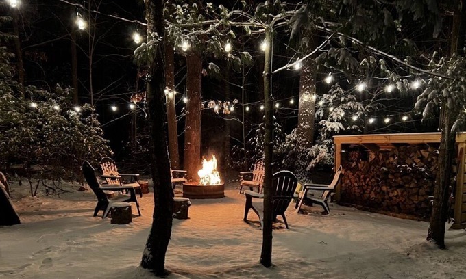 West Glens Falls Casa | Private home with Hot tub minutes to Ski Resort