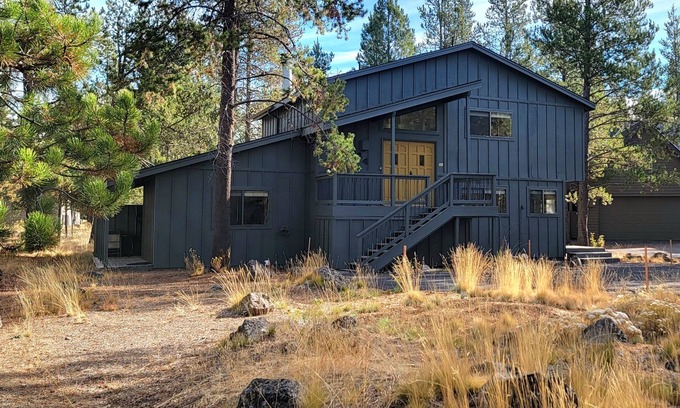 Sunriver Casa | Private home with hot tub, 8 SHARC passes, bike paths, close to Deschutes River