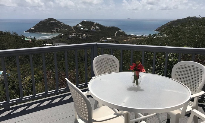 Monte Casa | Hermosas vistas al agua, entorno privado a un precio asequible