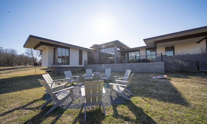 Grove Casa | Private Hot Tub 20 Acres King Beds Firepit Views