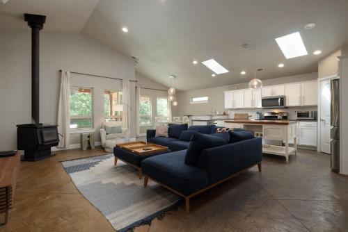 Boyd Acres Casa | Private Hot-Tub- 3 BDR for 8 Pet's OK