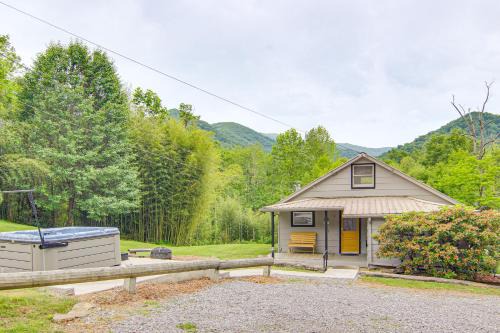 Canton Casa | Private Hot Tub Cottage Near Hikes and Pigeon River