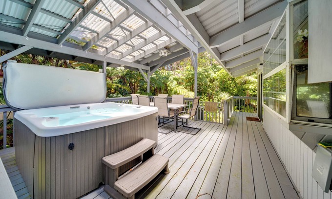 Volcano Casa | Private Hot Tub & Deck: Tranquil Volcano Hideaway!