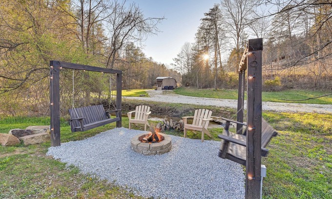 Campton Cabina | Private Hot Tub: Dog-Friendly Red River Gorge Home