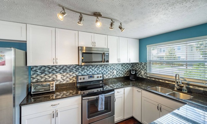 North Hyde Park Casa | Private Hot Tub near Univ of Tampa; Nestled in Downtown