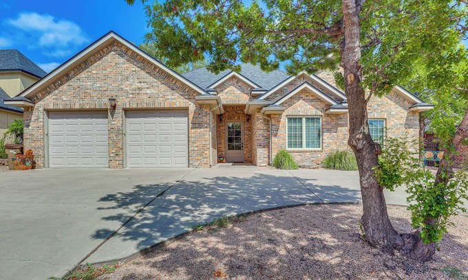 Canyon Casa | Private Hot Tub & Patio: Golf Retreat in Canyon!