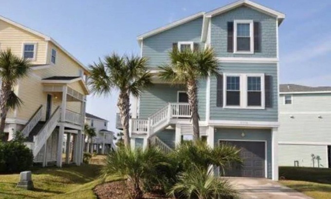 Galveston Casa | Private hot tub, pet-friendly, 3/3 beach house w/ golf cart available to rent!