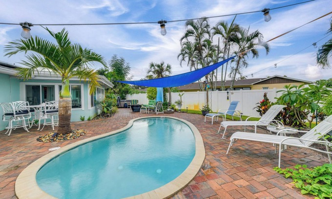 Bradenton Casa | Private Hot Tub, Pool & Yard: Modern Bradenton Gem