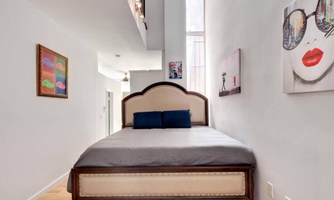 H Street Corridor Apartamento | Private Hot Tub - The Art Suite - Capital HILL DC