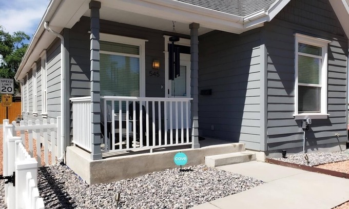 Central City Casa | Private Hot Tub+Fully Fenced Yard+Designer Furniture+Google Fiber+Best Location!