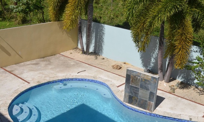Guardarraya Casa | Casa cerrada con piscina privada en PR3 por Ocean-5 minutos a pie de la playa