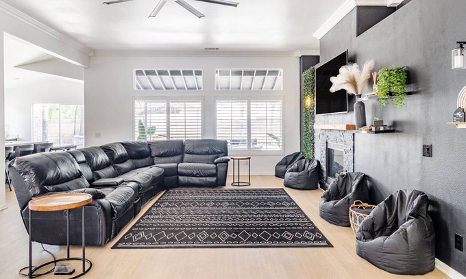 Lake Elsinore Casa | Private house AND Guest House with an entertainment kitchen and backyard!