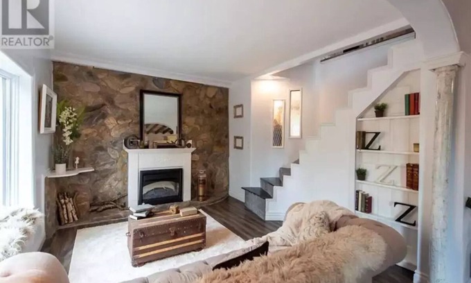 Clifton Royal Casa | Private house/large hottub/sauna & optional "Adult/Red room"