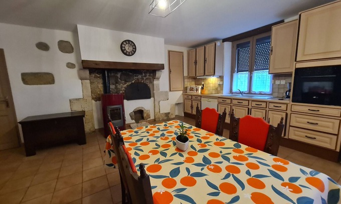 La Berthenoux Cabaña | Casa individual cerca de La Châtre, jardín privado, jacuzzi