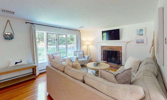 Harwich Casa | Private house near Long Pond and trails with kayaks, bikes, W/D, and AC