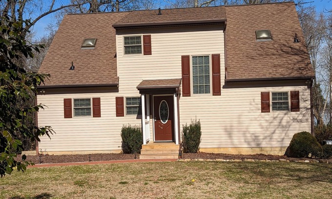 Claremont Casa | Private house on the James River Spring Grove Great fishing swimming boating