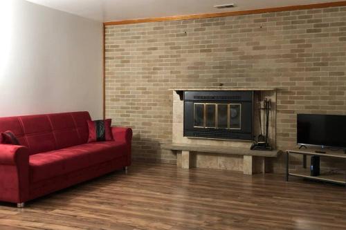 Hopelawn Apartamento | Private house with 4 bedrooms and 2 bathrooms and direct NYC Manhattan train only 10 minute walk away