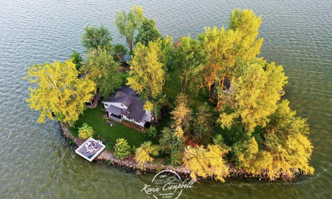 Saint Johns Casa | Private Island! Includes house, cottage, boat docks, best sunsets on Indian Lake