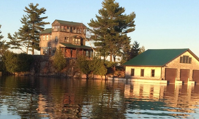Leeds and the Thousand Islands Casa | Private Island / Best views of the 1000 Islands!