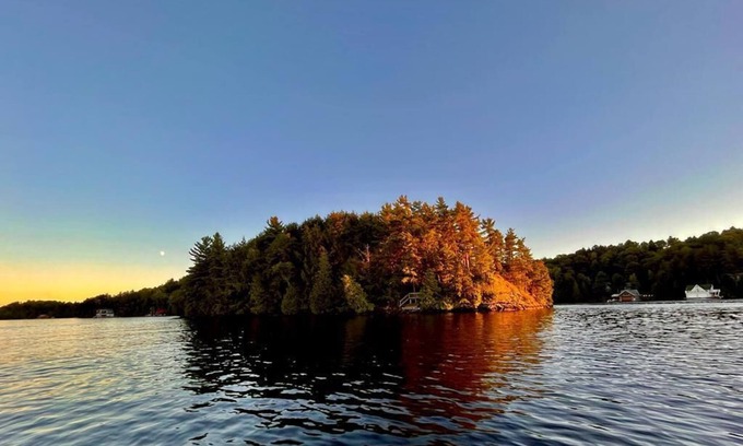 Rosseau Cabaña | Private island on Lake Rosseau in Muskoka: beautiful cottage plus log cabin.