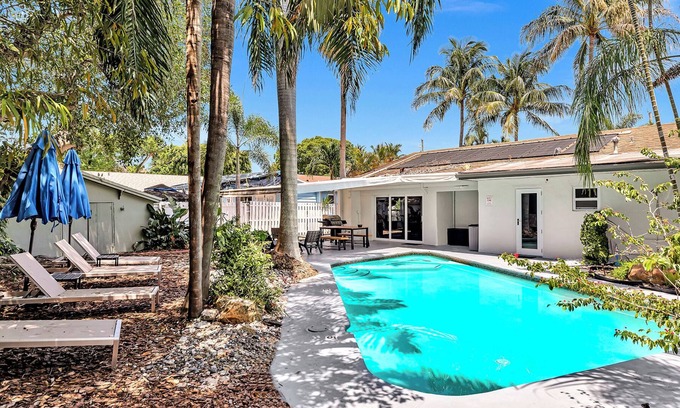 South Corals Casa | Private Jungle Pool Home - Arcade Games & Pool