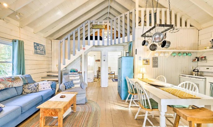 Poyntelle Casa | Private Lake Access and Canoes Pennsylvania Cottage
