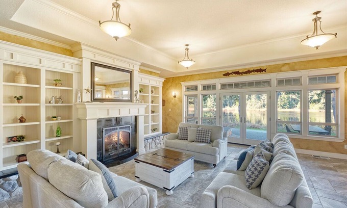 Long Beach Casa | Private LAKE, AMAZING VIEW, HOT TUB, Luxury (LakeForest)