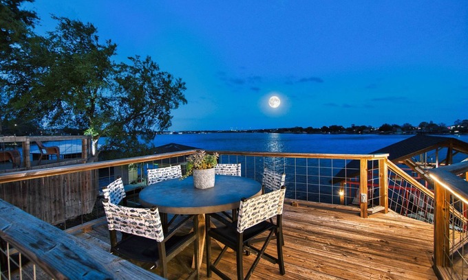 Granbury Apartamento | Suite privada para huéspedes frente al lago en el lago Granbury, cerca del centro.