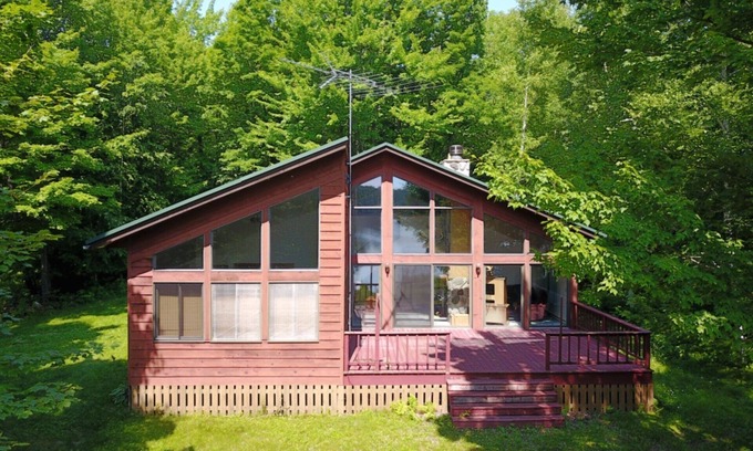 Rhinelander Casa | Casa privada del lago con 2200 pies de frente en 20 acres