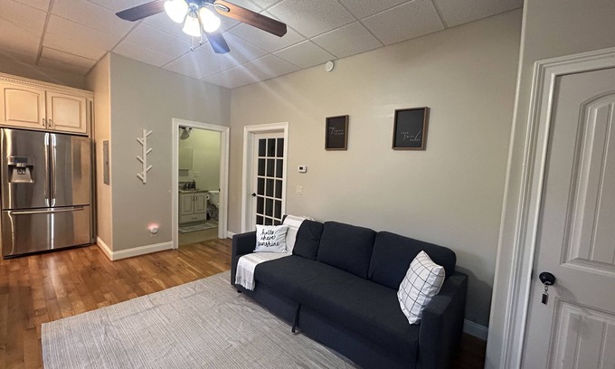 Hendersonville Apartamento | Private Lake, Kayaks, Bike, fishing. Peaceful Private condo. Close to Hospital.
