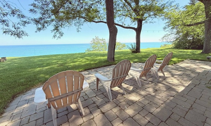 Mequon Casa | Private Lake Michigan Estate - Breathtaking views on 2.5-Acre Cozy Lux Retreat