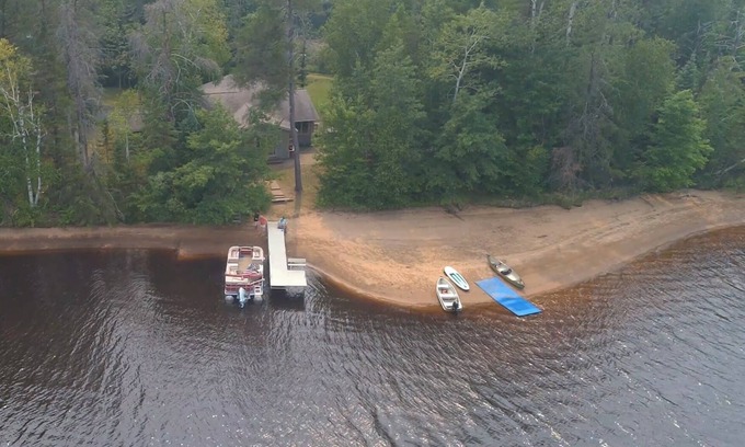 Tomahawk Casa | Private Lake Nokomis Sandy, 5 kayaks, 3 canoes, 2 paddle boards, great fishing.