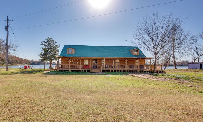 Grant Cabina | Private Lake On-Site: Secluded Retreat in Grant!