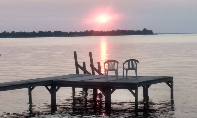 Prudenville Cabaña | Private Lakefront Cottage with 90' of sandy East Bay frontage on Houghton Lake