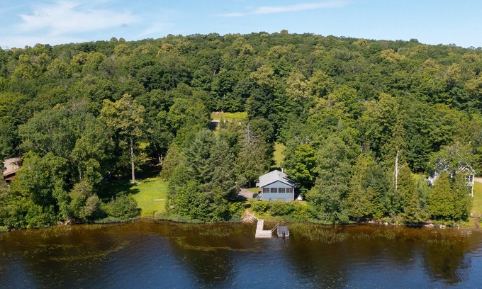 Mont-Laurier Cabaña | Private lakefront Spa - fully renovated home - kid friendly