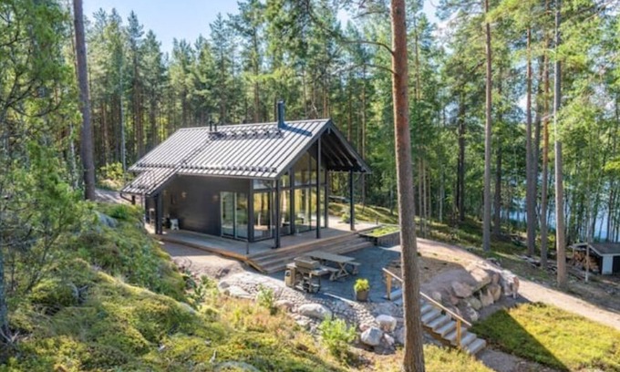 Heinola Casa | Private Lakefront Cabin with Sauna and Hot Tub
