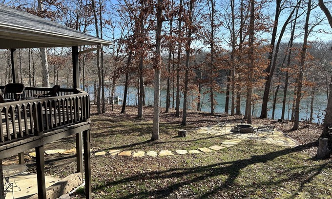 Shell Knob Casa | Private Lakefront Getaway - Amazing Views and Easy Water Access